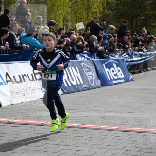 12.04.2026 - 45. Internationalen Wilhelmsburger Insellauf J. Mangold http://msf.ph/oto/9522524 12.04.2026 14:33:46 Ziel 72, 671, 457, 1714 meine-sportfotos.de
