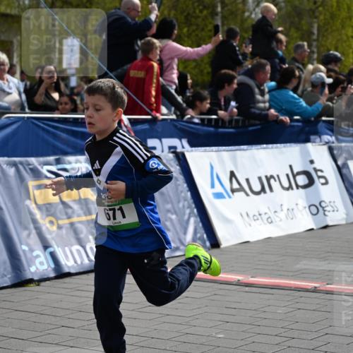 12.04.2026 - 45. Internationalen Wilhelmsburger Insellauf J. Mangold http://msf.ph/oto/9522530 12.04.2026 14:33:46 Ziel 72, 671, 457, 1714 meine-sportfotos.de