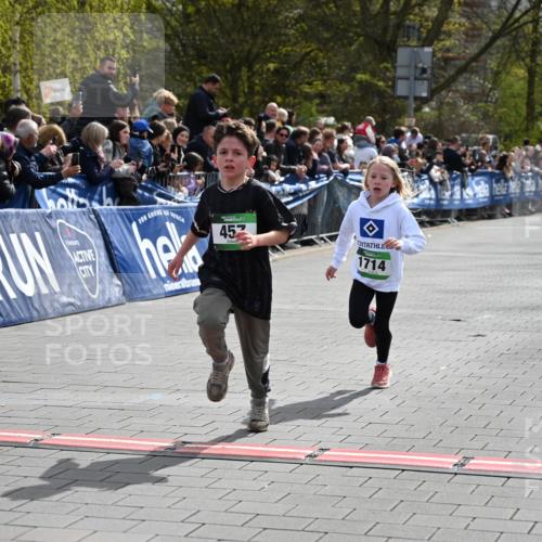 12.04.2026 - 45. Internationalen Wilhelmsburger Insellauf J. Mangold http://msf.ph/oto/9522533 12.04.2026 14:33:48 Ziel 72, 671, 457, 1714 meine-sportfotos.de