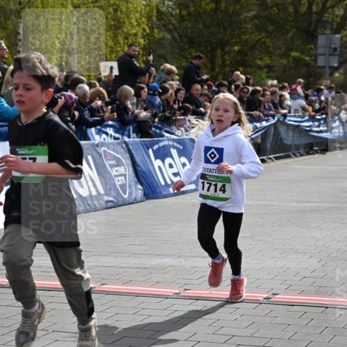 12.04.2026 - 45. Internationalen Wilhelmsburger Insellauf J. Mangold http://msf.ph/oto/9522541 12.04.2026 14:33:49 Ziel 671, 457, 1714 meine-sportfotos.de
