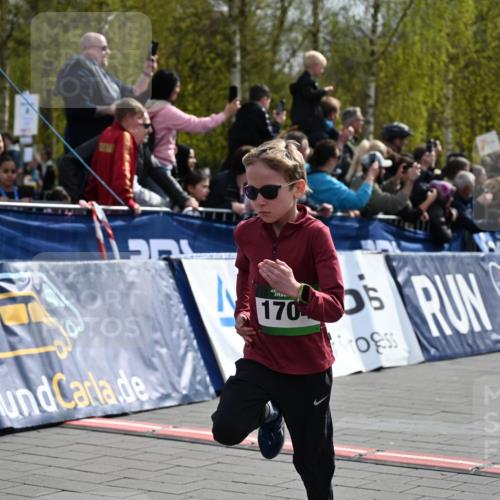 12.04.2026 - 45. Internationalen Wilhelmsburger Insellauf J. Mangold http://msf.ph/oto/9522557 12.04.2026 14:33:59 Ziel 1704, 669, 290, 120 meine-sportfotos.de