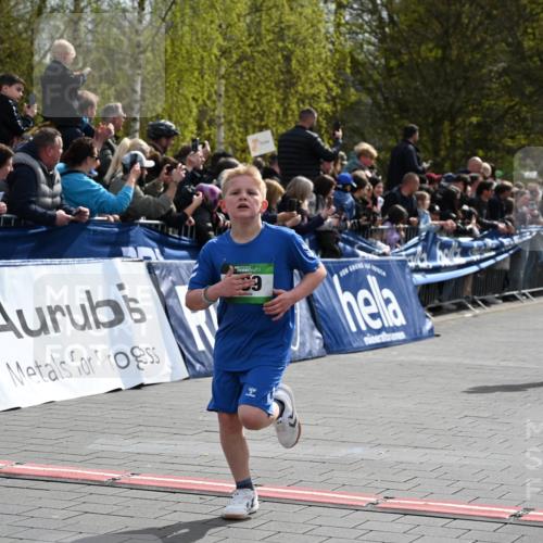 12.04.2026 - 45. Internationalen Wilhelmsburger Insellauf J. Mangold http://msf.ph/oto/9522564 12.04.2026 14:34:01 Ziel 1704, 669, 290, 120 meine-sportfotos.de