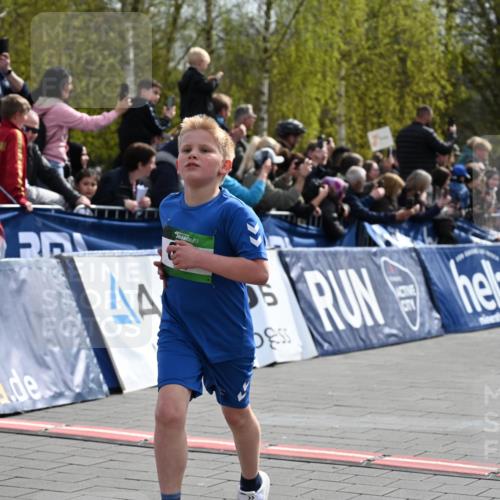 12.04.2026 - 45. Internationalen Wilhelmsburger Insellauf J. Mangold http://msf.ph/oto/9522570 12.04.2026 14:34:01 Ziel 1704, 669, 290, 120 meine-sportfotos.de