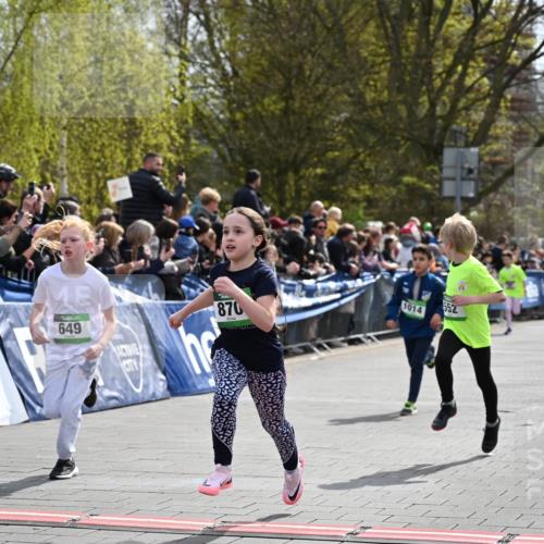 12.04.2026 - 45. Internationalen Wilhelmsburger Insellauf J. Mangold http://msf.ph/oto/9522601 12.04.2026 14:34:17 Ziel 676, 294, 870, 39, 649, 552, 1014 meine-sportfotos.de