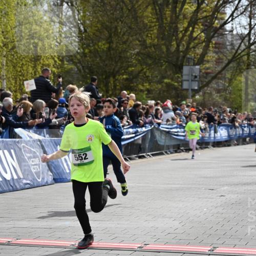 12.04.2026 - 45. Internationalen Wilhelmsburger Insellauf J. Mangold http://msf.ph/oto/9522612 12.04.2026 14:34:18 Ziel 294, 870, 39, 649, 552, 1014, 1731, 1722 meine-sportfotos.de