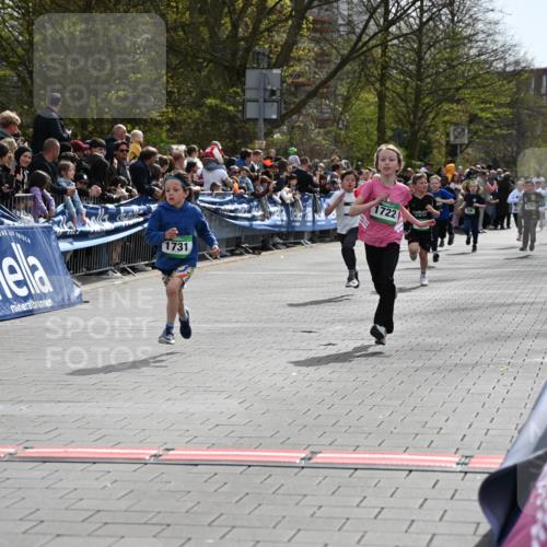 12.04.2026 - 45. Internationalen Wilhelmsburger Insellauf J. Mangold http://msf.ph/oto/9522613 12.04.2026 14:34:21 Ziel 870, 39, 649, 552, 1014, 1731, 1722, 32, 33 meine-sportfotos.de