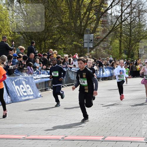 12.04.2026 - 45. Internationalen Wilhelmsburger Insellauf J. Mangold http://msf.ph/oto/9522656 12.04.2026 14:34:26 Ziel 1731, 1722, 32, 33, 104, 314, 1718, 160, 483, 839, 1713, 1723 meine-sportfotos.de