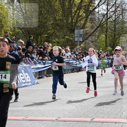 12.04.2026 - 45. Internationalen Wilhelmsburger Insellauf J. Mangold http://msf.ph/oto/9522664 12.04.2026 14:34:27 Ziel 32, 33, 104, 314, 1718, 160, 483, 839, 1713, 1723, 1730 meine-sportfotos.de