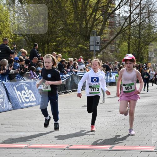 12.04.2026 - 45. Internationalen Wilhelmsburger Insellauf J. Mangold http://msf.ph/oto/9522670 12.04.2026 14:34:28 Ziel 32, 33, 104, 314, 1718, 160, 483, 839, 1713, 1723, 1730 meine-sportfotos.de