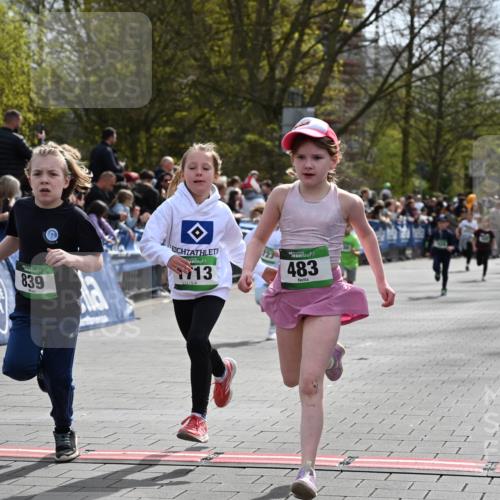 12.04.2026 - 45. Internationalen Wilhelmsburger Insellauf J. Mangold http://msf.ph/oto/9522677 12.04.2026 14:34:28 Ziel 32, 33, 104, 314, 1718, 160, 483, 839, 1713, 1723, 1730 meine-sportfotos.de