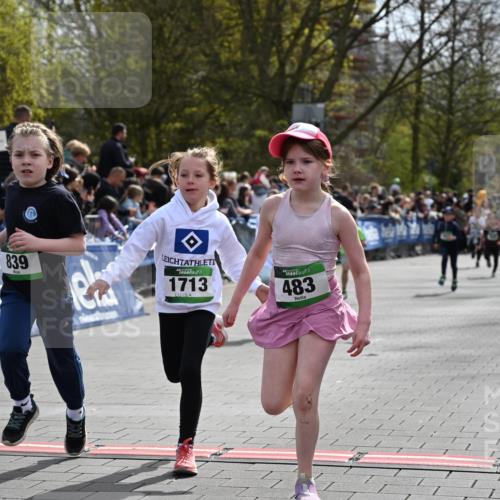 12.04.2026 - 45. Internationalen Wilhelmsburger Insellauf J. Mangold http://msf.ph/oto/9522678 12.04.2026 14:34:29 Ziel 33, 104, 314, 1718, 160, 483, 839, 1713, 1723, 1730, 115, 1026 meine-sportfotos.de