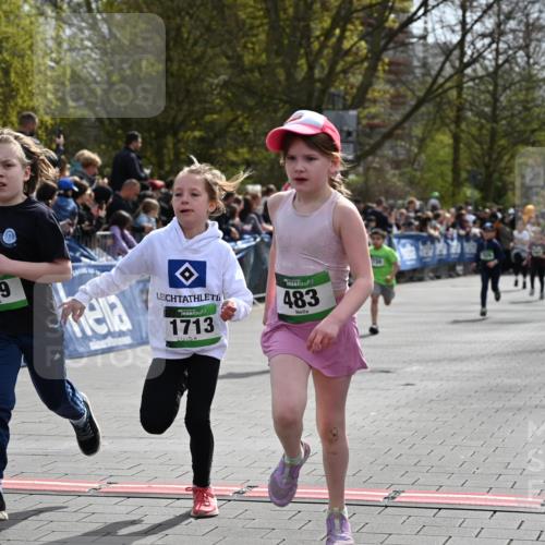12.04.2026 - 45. Internationalen Wilhelmsburger Insellauf J. Mangold http://msf.ph/oto/9522679 12.04.2026 14:34:29 Ziel 33, 104, 314, 1718, 160, 483, 839, 1713, 1723, 1730, 115, 1026 meine-sportfotos.de