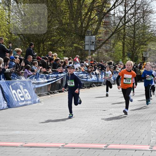 12.04.2026 - 45. Internationalen Wilhelmsburger Insellauf J. Mangold http://msf.ph/oto/9522697 12.04.2026 14:34:32 Ziel 160, 483, 839, 1713, 1723, 1730, 115, 1026, 1712, 809, 27, 332, 305, 853, 28 meine-sportfotos.de
