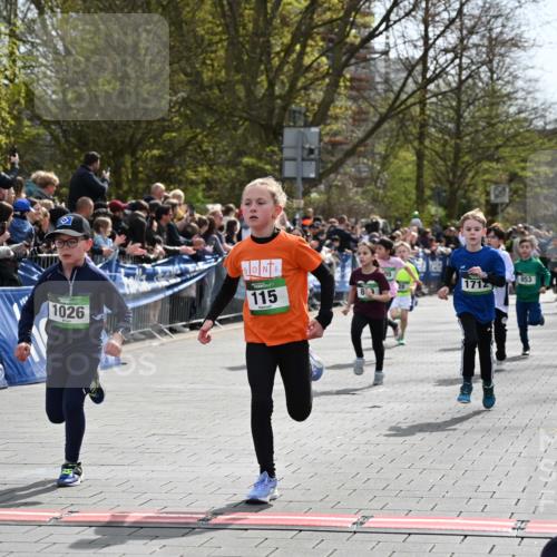 12.04.2026 - 45. Internationalen Wilhelmsburger Insellauf J. Mangold http://msf.ph/oto/9522705 12.04.2026 14:34:33 Ziel 1723, 1730, 115, 1026, 1712, 809, 27, 332, 305, 853, 28, 146, 841 meine-sportfotos.de
