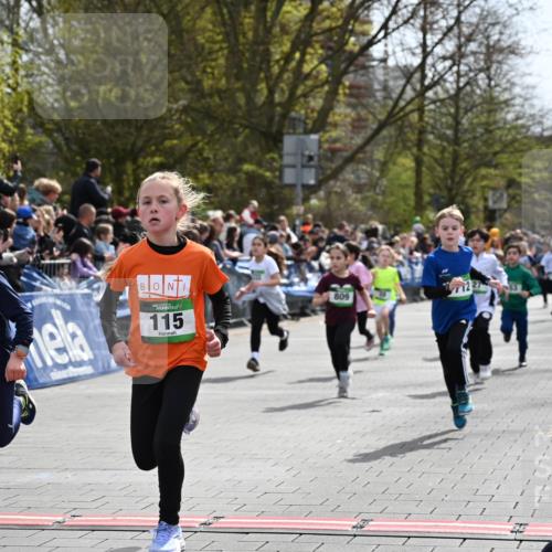 12.04.2026 - 45. Internationalen Wilhelmsburger Insellauf J. Mangold http://msf.ph/oto/9522709 12.04.2026 14:34:33 Ziel 1723, 1730, 115, 1026, 1712, 809, 27, 332, 305, 853, 28, 146, 841 meine-sportfotos.de