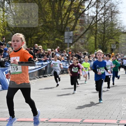 12.04.2026 - 45. Internationalen Wilhelmsburger Insellauf J. Mangold http://msf.ph/oto/9522711 12.04.2026 14:34:34 Ziel 1723, 1730, 115, 1026, 1712, 809, 27, 332, 305, 853, 28, 146, 841, 1076, 1711 meine-sportfotos.de