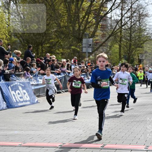 12.04.2026 - 45. Internationalen Wilhelmsburger Insellauf J. Mangold http://msf.ph/oto/9522714 12.04.2026 14:34:34 Ziel 1723, 1730, 115, 1026, 1712, 809, 27, 332, 305, 853, 28, 146, 841, 1076, 1711 meine-sportfotos.de