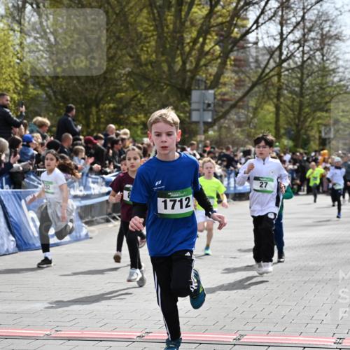 12.04.2026 - 45. Internationalen Wilhelmsburger Insellauf J. Mangold http://msf.ph/oto/9522720 12.04.2026 14:34:35 Ziel 1730, 115, 1026, 1712, 809, 27, 332, 305, 853, 28, 146, 841, 1076, 1711 meine-sportfotos.de