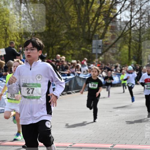 12.04.2026 - 45. Internationalen Wilhelmsburger Insellauf J. Mangold http://msf.ph/oto/9522735 12.04.2026 14:34:36 Ziel 115, 1026, 1712, 809, 27, 332, 305, 853, 28, 146, 841, 1076, 1711, 443 meine-sportfotos.de