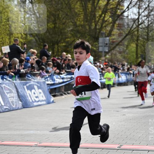 12.04.2026 - 45. Internationalen Wilhelmsburger Insellauf J. Mangold http://msf.ph/oto/9522741 12.04.2026 14:34:38 Ziel 1712, 809, 27, 332, 305, 853, 28, 146, 841, 1076, 1711, 443, 291, 144, 995, 590, 436 meine-sportfotos.de