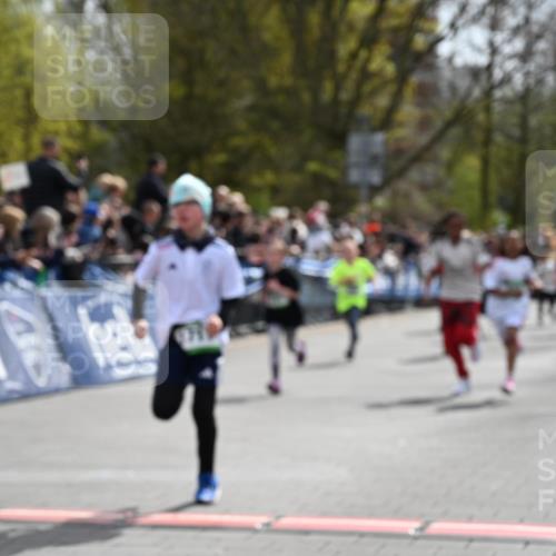 12.04.2026 - 45. Internationalen Wilhelmsburger Insellauf J. Mangold http://msf.ph/oto/9522748 12.04.2026 14:34:38 Ziel 1712, 809, 27, 332, 305, 853, 28, 146, 841, 1076, 1711, 443, 291, 144, 995, 590, 436 meine-sportfotos.de