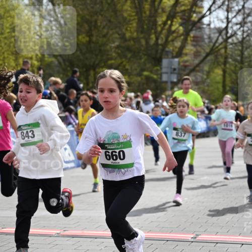 12.04.2026 - 45. Internationalen Wilhelmsburger Insellauf J. Mangold http://msf.ph/oto/9522799 12.04.2026 14:34:45 Ziel 291, 144, 995, 590, 436, 110, 524, 660, 843, 815, 423, 16, 837, 311, 589, 808, 1720 meine-sportfotos.de