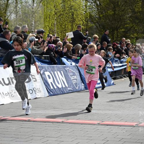 12.04.2026 - 45. Internationalen Wilhelmsburger Insellauf J. Mangold http://msf.ph/oto/9522867 12.04.2026 14:34:59 Ziel 622, 471, 356, 47, 1021, 485, 489, 1016, 122, 476, 472, 575, 287, 326, 464, 1706, 346, 1726, 556, 840, 864, 288, 1725, 550, 527 meine-sportfotos.de