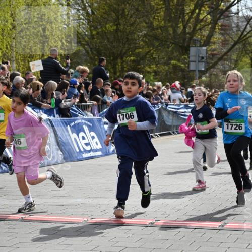 12.04.2026 - 45. Internationalen Wilhelmsburger Insellauf J. Mangold http://msf.ph/oto/9522879 12.04.2026 14:35:00 Ziel 1021, 485, 489, 1016, 122, 476, 472, 575, 287, 326, 464, 1706, 346, 1726, 556, 840, 864, 288, 1725, 550, 527, 1721, 616, 816 meine-sportfotos.de