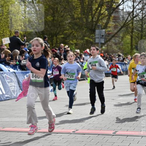 12.04.2026 - 45. Internationalen Wilhelmsburger Insellauf J. Mangold http://msf.ph/oto/9522891 12.04.2026 14:35:02 Ziel 575, 287, 326, 464, 1706, 346, 1726, 556, 840, 864, 288, 1725, 550, 527, 1721, 616, 816 meine-sportfotos.de