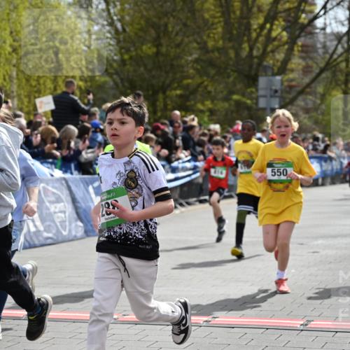 12.04.2026 - 45. Internationalen Wilhelmsburger Insellauf J. Mangold http://msf.ph/oto/9522904 12.04.2026 14:35:03 Ziel 287, 326, 464, 1706, 346, 1726, 556, 840, 864, 288, 1725, 550, 527, 1721, 616, 816, 677 meine-sportfotos.de