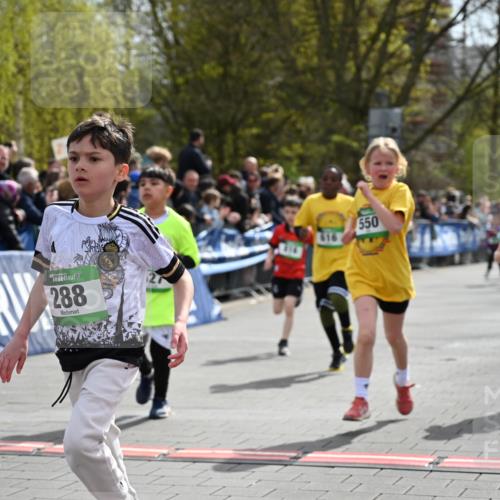 12.04.2026 - 45. Internationalen Wilhelmsburger Insellauf J. Mangold http://msf.ph/oto/9522906 12.04.2026 14:35:03 Ziel 287, 326, 464, 1706, 346, 1726, 556, 840, 864, 288, 1725, 550, 527, 1721, 616, 816, 677 meine-sportfotos.de
