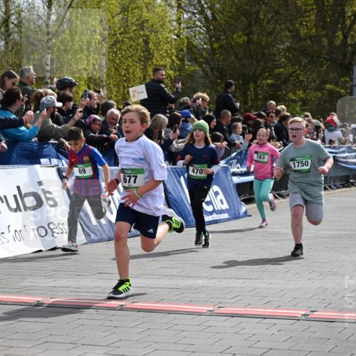 12.04.2026 - 45. Internationalen Wilhelmsburger Insellauf J. Mangold http://msf.ph/oto/9522921 12.04.2026 14:35:07 Ziel 550, 527, 1721, 616, 816, 677, 69, 470, 1750, 163, 166 meine-sportfotos.de