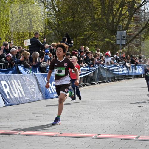 12.04.2026 - 45. Internationalen Wilhelmsburger Insellauf J. Mangold http://msf.ph/oto/9522934 12.04.2026 14:35:11 Ziel 677, 69, 470, 1750, 163, 166, 836, 869, 415, 1707, 846, 842 meine-sportfotos.de