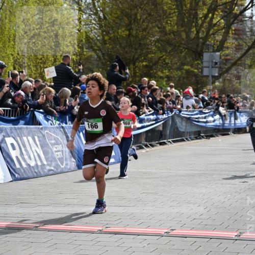 12.04.2026 - 45. Internationalen Wilhelmsburger Insellauf J. Mangold http://msf.ph/oto/9522935 12.04.2026 14:35:11 Ziel 677, 69, 470, 1750, 163, 166, 836, 869, 415, 1707, 846, 842 meine-sportfotos.de