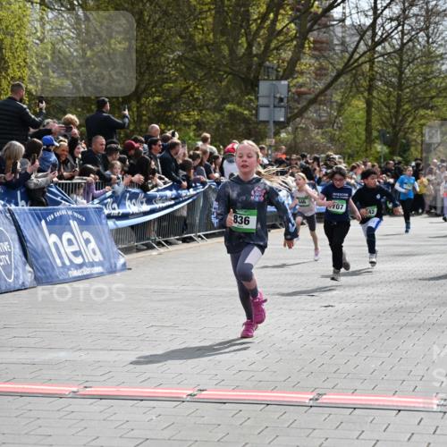 12.04.2026 - 45. Internationalen Wilhelmsburger Insellauf J. Mangold http://msf.ph/oto/9522937 12.04.2026 14:35:12 Ziel 69, 470, 1750, 163, 166, 836, 869, 415, 1707, 846, 842 meine-sportfotos.de