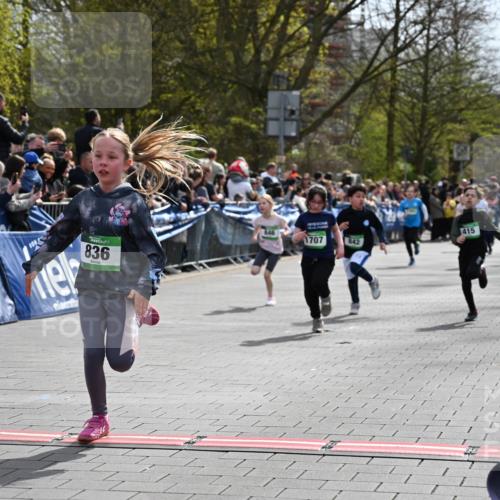 12.04.2026 - 45. Internationalen Wilhelmsburger Insellauf J. Mangold http://msf.ph/oto/9522944 12.04.2026 14:35:12 Ziel 69, 470, 1750, 163, 166, 836, 869, 415, 1707, 846, 842 meine-sportfotos.de