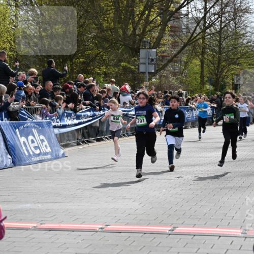 12.04.2026 - 45. Internationalen Wilhelmsburger Insellauf J. Mangold http://msf.ph/oto/9522950 12.04.2026 14:35:13 Ziel 163, 166, 836, 869, 415, 1707, 846, 842 meine-sportfotos.de