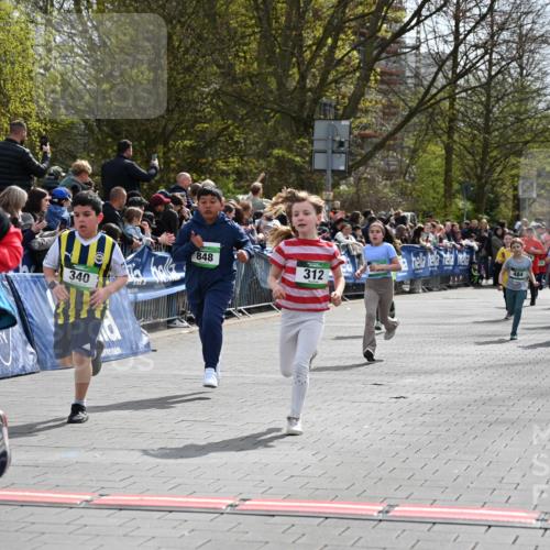 12.04.2026 - 45. Internationalen Wilhelmsburger Insellauf J. Mangold http://msf.ph/oto/9523041 12.04.2026 14:35:28 Ziel 366, 574, 1017, 1717, 312, 340, 848, 1728, 474, 484, 137, 582 meine-sportfotos.de