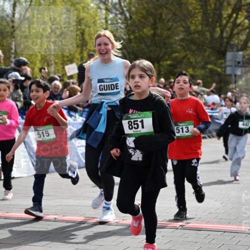 12.04.2026 - 45. Internationalen Wilhelmsburger Insellauf J. Mangold http://msf.ph/oto/9523086 12.04.2026 14:35:38 Ziel 334, 514, 594, 680, 851, 515, 432, 513, 442, 603, 364, 425, 813, 674, 1724 meine-sportfotos.de