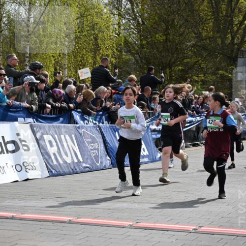 12.04.2026 - 45. Internationalen Wilhelmsburger Insellauf J. Mangold http://msf.ph/oto/9523107 12.04.2026 14:35:41 Ziel 851, 515, 432, 513, 442, 603, 364, 425, 813, 674, 1724, 118, 322, 525 meine-sportfotos.de