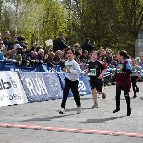 12.04.2026 - 45. Internationalen Wilhelmsburger Insellauf J. Mangold http://msf.ph/oto/9523108 12.04.2026 14:35:41 Ziel 851, 515, 432, 513, 442, 603, 364, 425, 813, 674, 1724, 118, 322, 525 meine-sportfotos.de