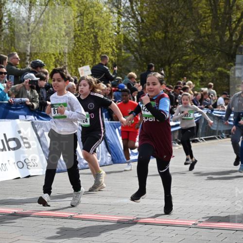 12.04.2026 - 45. Internationalen Wilhelmsburger Insellauf J. Mangold http://msf.ph/oto/9523116 12.04.2026 14:35:42 Ziel 515, 432, 513, 442, 603, 364, 425, 813, 674, 1724, 118, 322, 525, 77, 549 meine-sportfotos.de