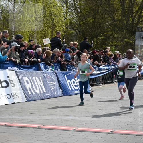 12.04.2026 - 45. Internationalen Wilhelmsburger Insellauf J. Mangold http://msf.ph/oto/9523144 12.04.2026 14:35:49 Ziel 77, 549, 1729, 606, 13, 850, 481, 81 meine-sportfotos.de