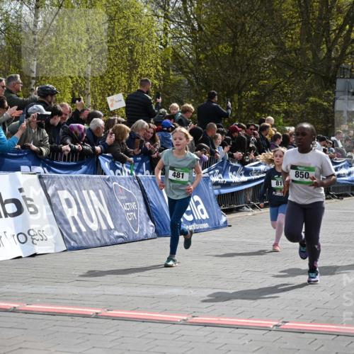12.04.2026 - 45. Internationalen Wilhelmsburger Insellauf J. Mangold http://msf.ph/oto/9523147 12.04.2026 14:35:49 Ziel 77, 549, 1729, 606, 13, 850, 481, 81 meine-sportfotos.de