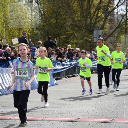 12.04.2026 - 45. Internationalen Wilhelmsburger Insellauf J. Mangold http://msf.ph/oto/9523171 12.04.2026 14:35:54 Ziel 850, 481, 81, 1069, 583, 628, 557, 585, 79, 76 meine-sportfotos.de