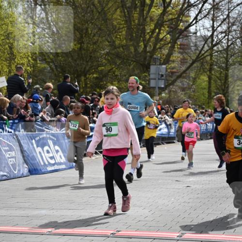 12.04.2026 - 45. Internationalen Wilhelmsburger Insellauf J. Mangold http://msf.ph/oto/9523204 12.04.2026 14:35:59 Ziel 583, 628, 557, 585, 79, 76, 344, 90, 1732, 847, 641 meine-sportfotos.de