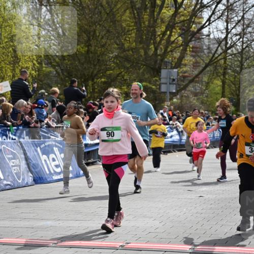 12.04.2026 - 45. Internationalen Wilhelmsburger Insellauf J. Mangold http://msf.ph/oto/9523206 12.04.2026 14:35:59 Ziel 583, 628, 557, 585, 79, 76, 344, 90, 1732, 847, 641 meine-sportfotos.de