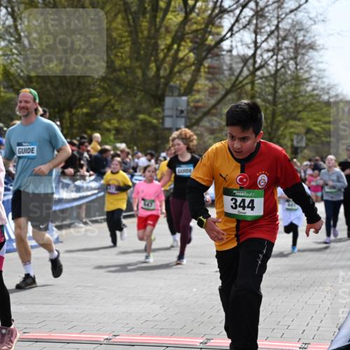 12.04.2026 - 45. Internationalen Wilhelmsburger Insellauf J. Mangold http://msf.ph/oto/9523213 12.04.2026 14:36:00 Ziel 628, 557, 585, 79, 76, 344, 90, 1732, 847, 641, 1056, 411 meine-sportfotos.de