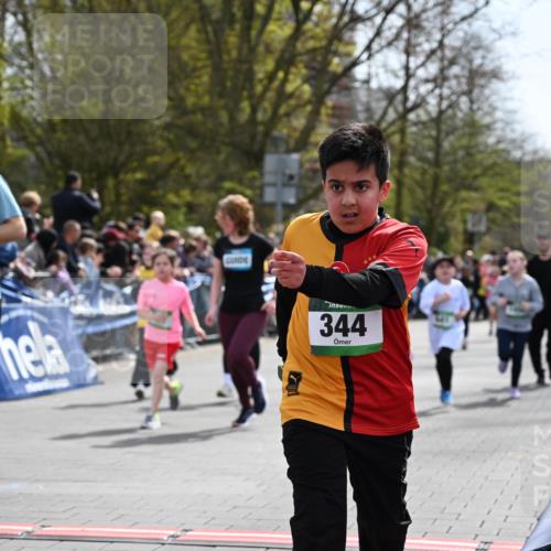 12.04.2026 - 45. Internationalen Wilhelmsburger Insellauf J. Mangold http://msf.ph/oto/9523219 12.04.2026 14:36:01 Ziel 79, 76, 344, 90, 1732, 847, 641, 1056, 411 meine-sportfotos.de