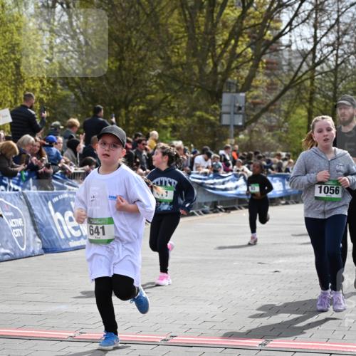 12.04.2026 - 45. Internationalen Wilhelmsburger Insellauf J. Mangold http://msf.ph/oto/9523236 12.04.2026 14:36:04 Ziel 1732, 847, 641, 1056, 411, 93, 148, 1710, 863 meine-sportfotos.de